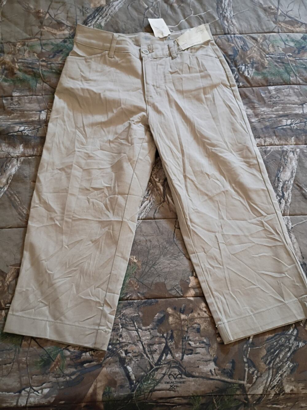St John's Bay Womens Capri Pants 4 Biscotti Mid-rise